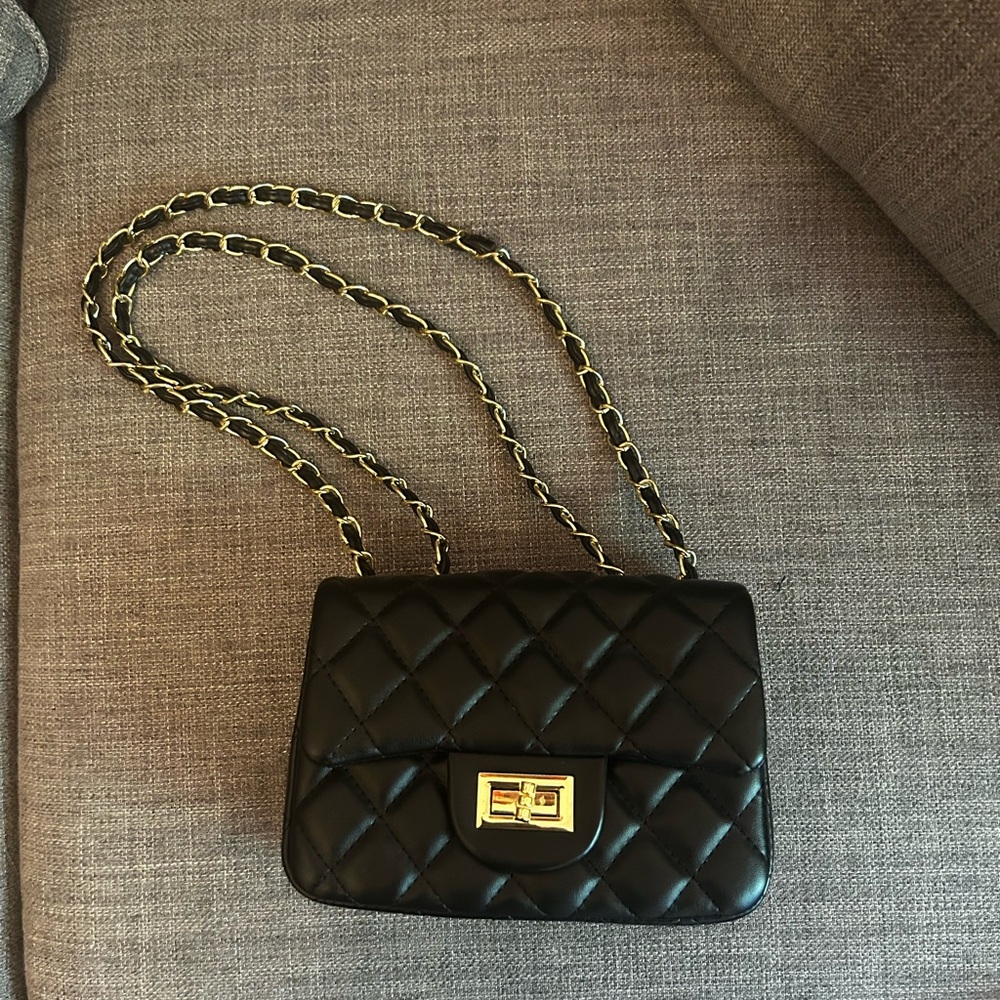 Forever 21 Black Quilted Crossbody Bag